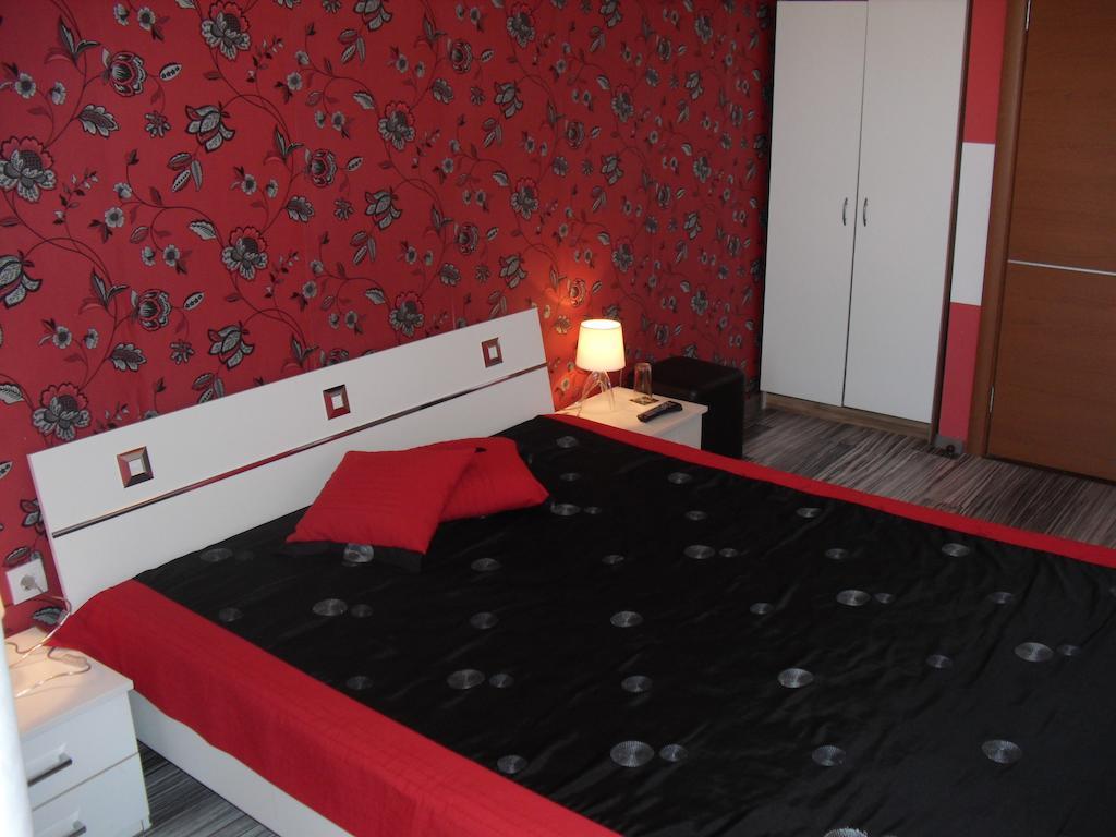 Family Hotel Malibu Csernomorec Szoba fotó