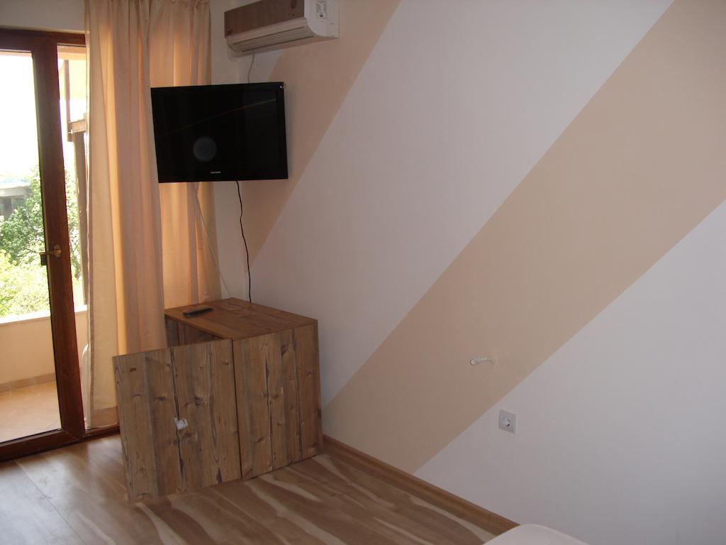 Family Hotel Malibu Csernomorec Szoba fotó