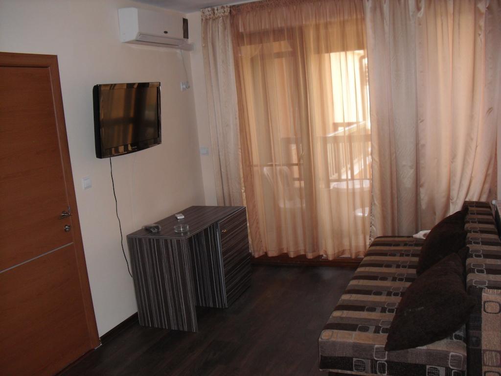 Family Hotel Malibu Csernomorec Szoba fotó